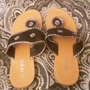 Flat sandals